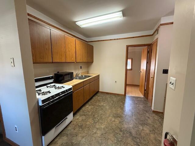 Building Photo - 466 Elm St