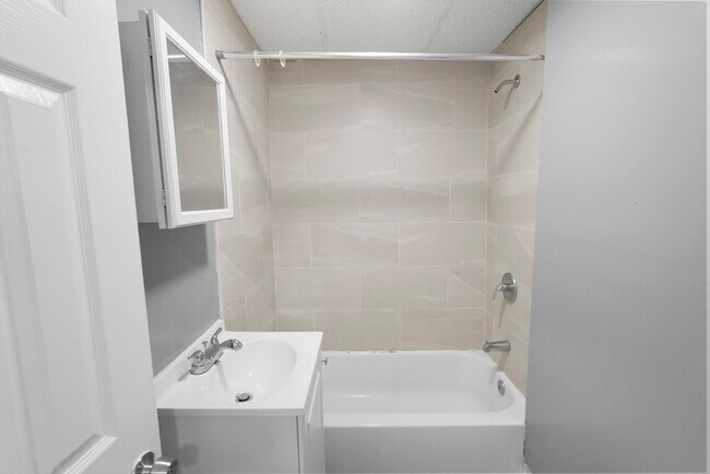 Building Photo - 15 Mendon St