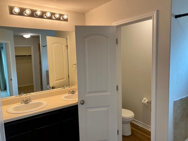 Building Photo - Fantastic Amenities ~ 4/2 Single Story w/ Refrigerator/Washer/Dryer Included ~