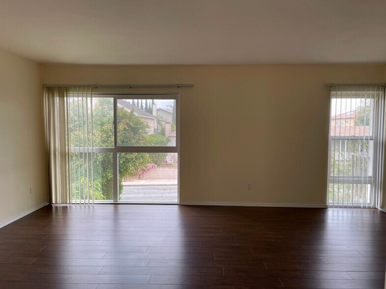 Building Photo - 2104 Huntington Ln