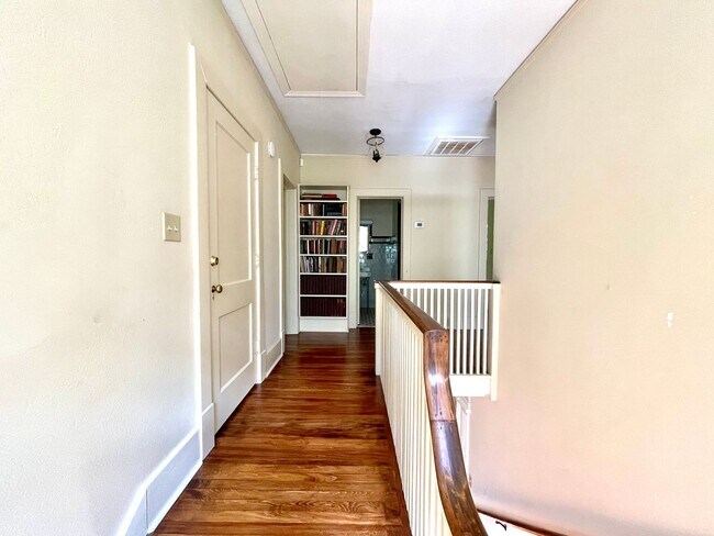 Building Photo - 315 E 45th St