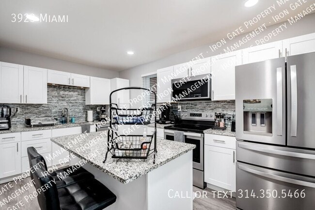 Building Photo - 3923 Miami-