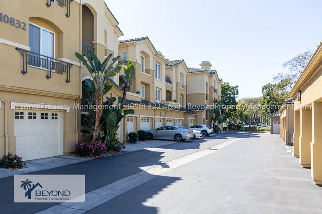 Building Photo - *** AMAZING 2 BD-2BTH CONDO W/ BONUS ROOM ...