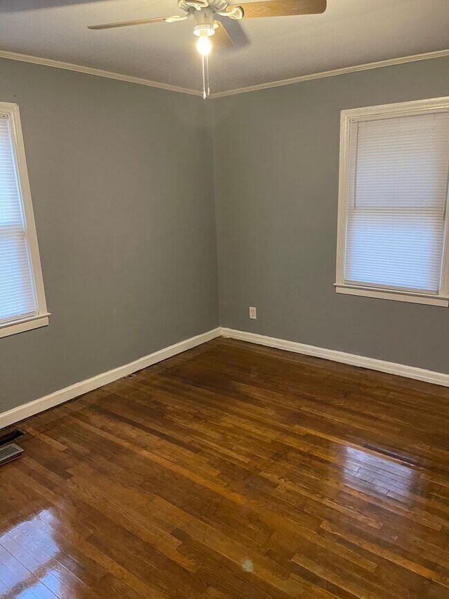 Building Photo - 3bed house in the county! Central all electric hvac, laundry, yard and hardwoods.