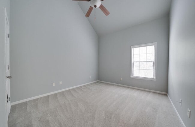 Building Photo - 304 Amber Ln