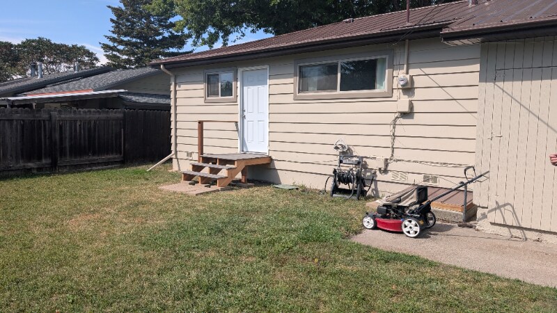 Building Photo - 8 17th Ave S