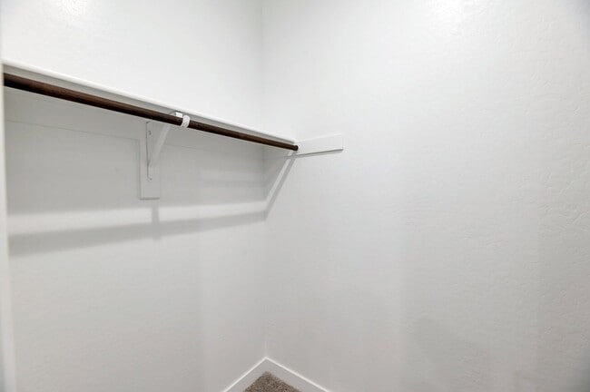 Building Photo - Like New luxurious townhome with 2 Master ...