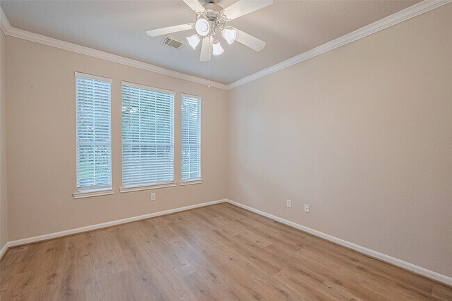 Building Photo - 23 Red Adler Pl