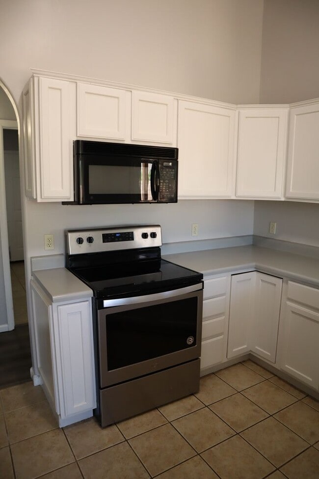 Building Photo - Livable, Lovable, & Available!