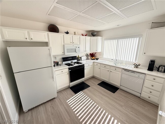 Building Photo - 9605 Sundial Dr