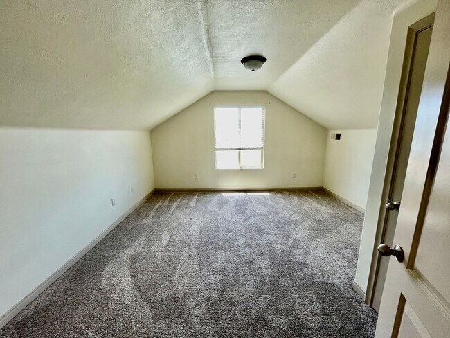 Building Photo - Six-Bedroom in Washington Fields