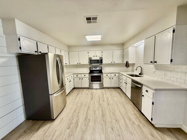 Building Photo - Pet-Friendly 4-BR Home in Santa Clara with RV Parking