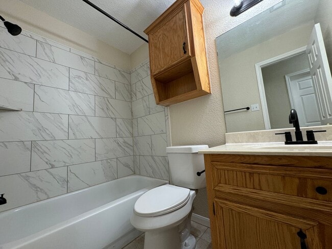 Building Photo - 3500 Dustin Ct