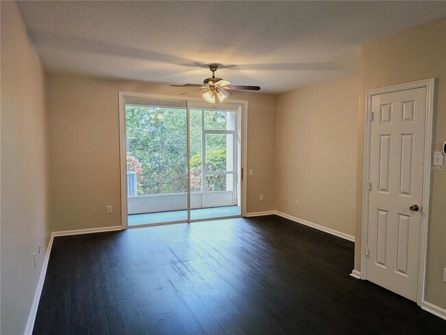 Building Photo - 902 Vineland Pl