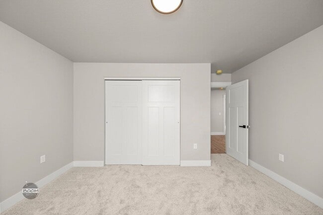 Building Photo - NEW CONSTRUCTION HOME WITH A 4 CAR GARAGE!!