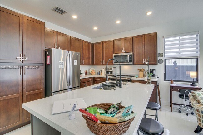 Building Photo - 3751 SW 97th Ave