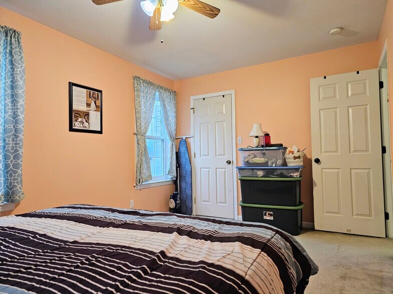 Building Photo - 71 Laurel Dr