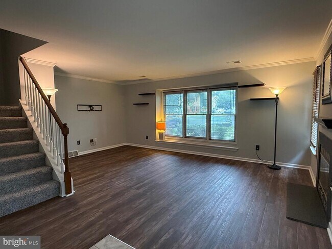 Building Photo - 447 Cardigan Terrace