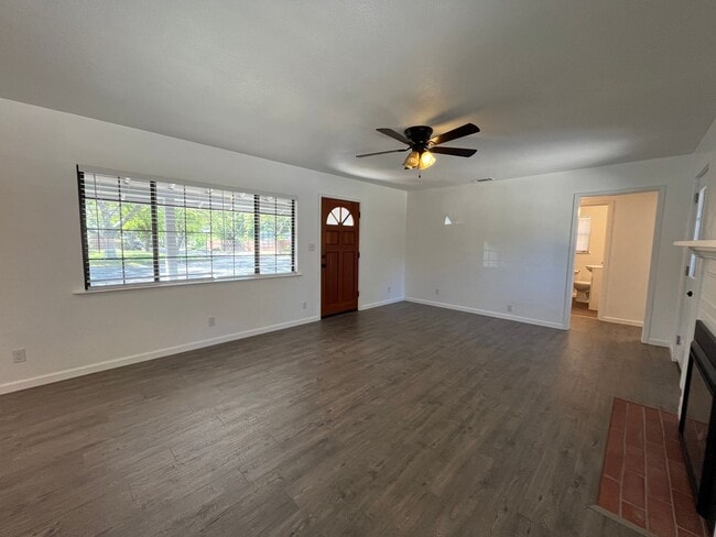 Building Photo - Spacious 3 bed 1bath home available in Ard...