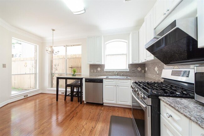 Building Photo - 5115 Fairmont St