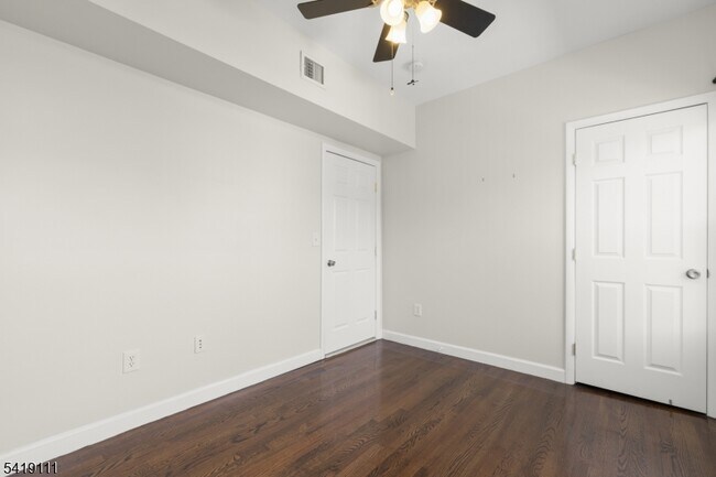 Building Photo - 7 Rosedale Ave