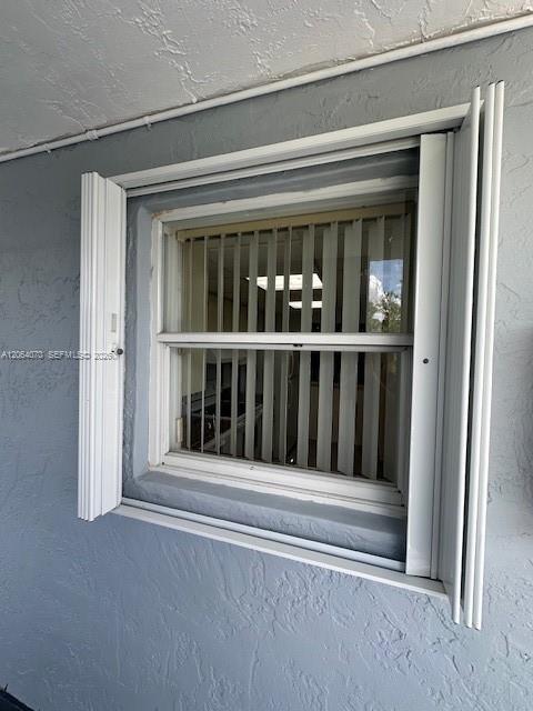 Building Photo - 9367 Fontainebleau Blvd