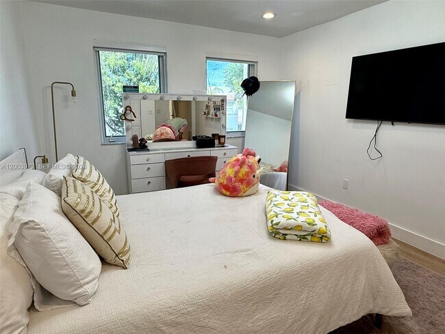 Building Photo - 6420 NW 109th Ave