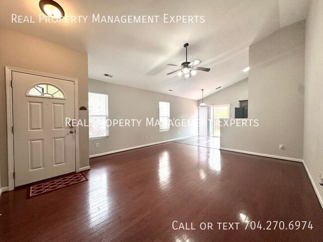 Building Photo - 6229 Green Vista Ct