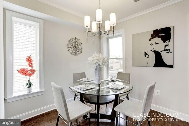 Building Photo - 547 Park Rd NW