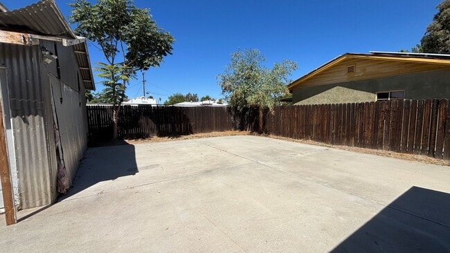 Building Photo - Desirable Two Bedroom, One Bathroom Home!