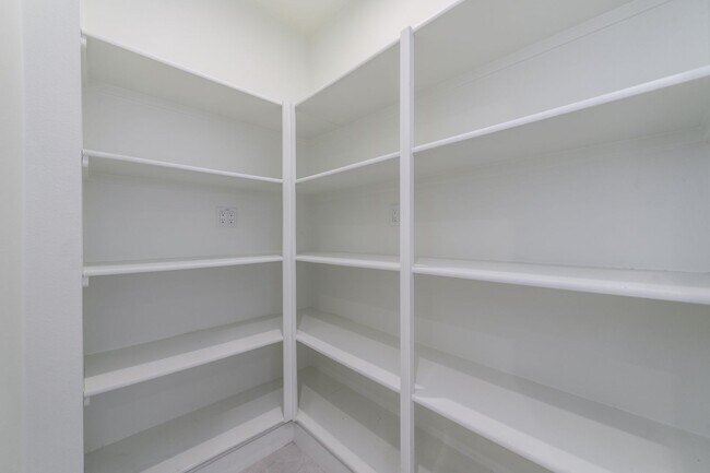 Building Photo - 3bedroom/3 bath/Gated Orchard Hill/Detached House for rent