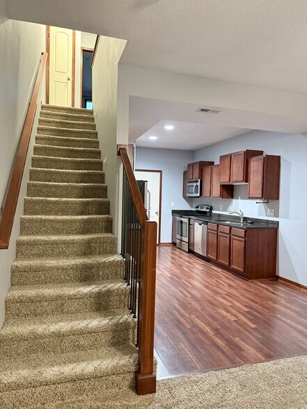 Building Photo - 1212 NE 7th Ln