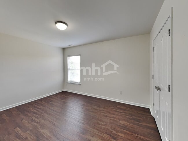 Building Photo - 267 Flanders Dr