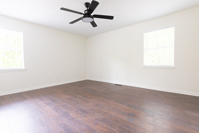 Building Photo - 605 Bonnie Bell Ln