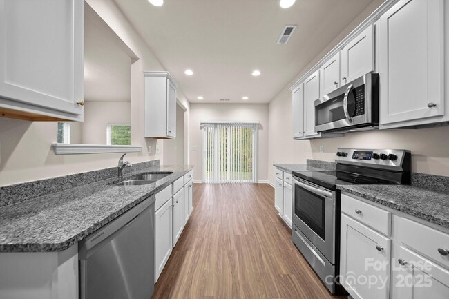 Building Photo - 711 Lackey St