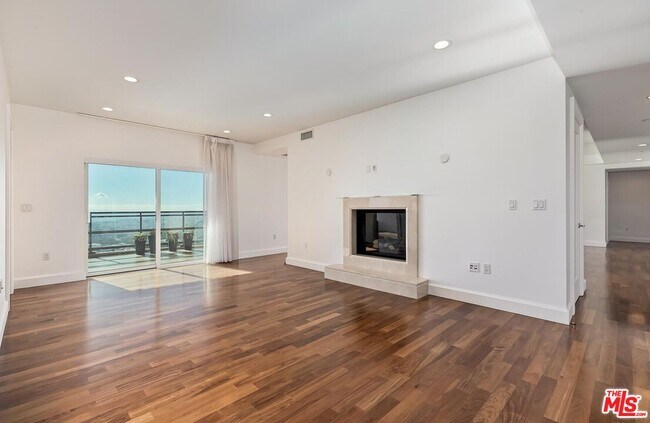 Building Photo - 1 W Century Dr