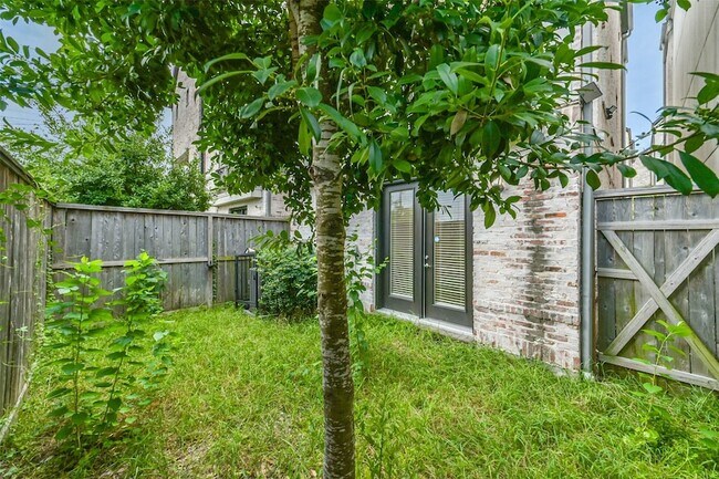 Building Photo - 4019 University Grove St