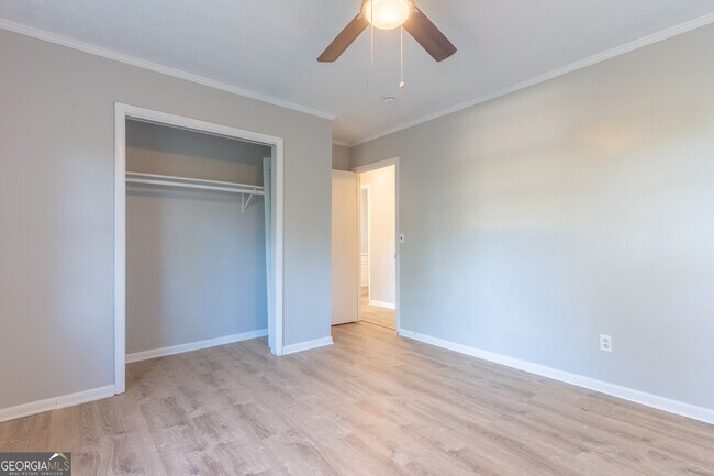 Building Photo - 2290 Pinetree Ln NE