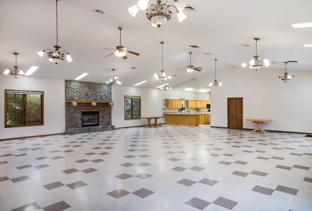 Building Photo - 29 Hartland St N