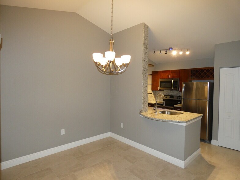 Building Photo - 2851 N Oakland Forest Dr