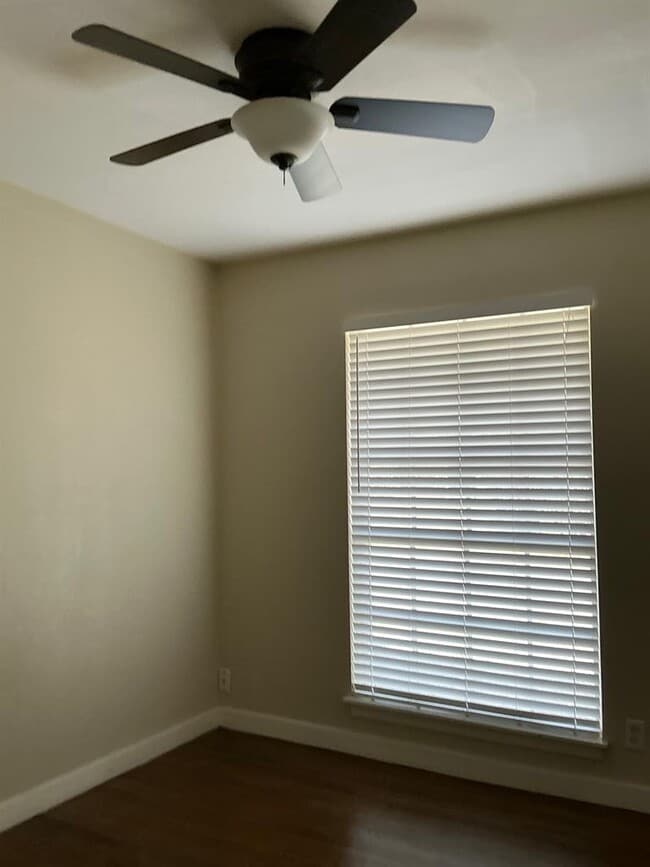 Building Photo - 401 Cherry Hill Dr