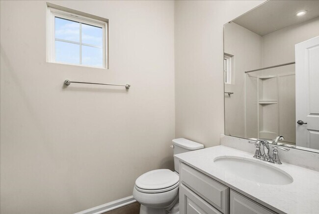 Building Photo - END UNIT EXTRA LARGE TOWNHOME FOR LEASE