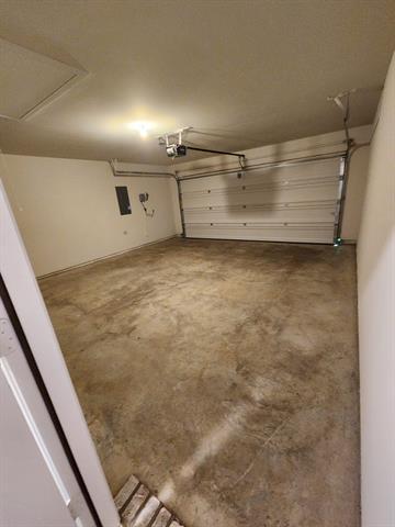 Building Photo - 222 Greenshade Ln