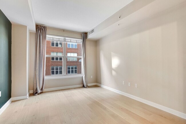 Building Photo - Professionally Managed and Updated// 2 Bedroom 2 bathroom Condo// Logan Circle! // Garage Parking...