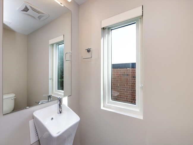 Building Photo - 237 Domain Way