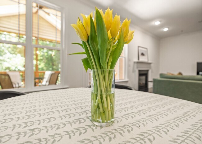 Building Photo - Convenient Carrboro Living in a Spacious 4 Bedroom Home