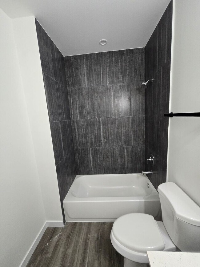 Building Photo - Eagle Trace Townhomes | 3BR/3.5BA | 2.3 Miles to UF– New Construction