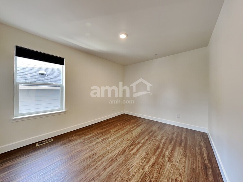 Building Photo - 10613 138th St E