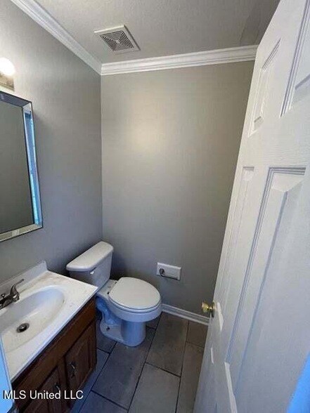 Building Photo - 214 Carter St