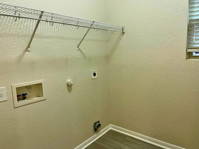 Building Photo - 2127 Muuga Manor